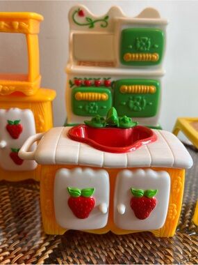 Vintage Strawberry Shortcake Berry Happy Home Kitchen 5 Pieces 1980s